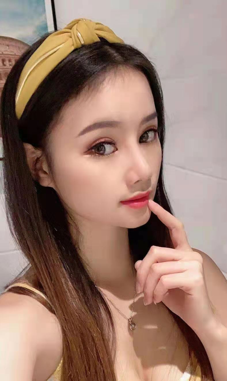 是个不错的小嫩妹